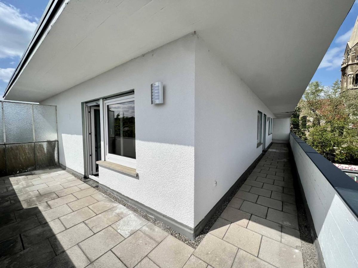 Nujen- Hotel Und Apartment Stuttgart Zuffenhausen Exterior foto